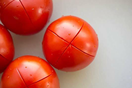 Technika loupání rajčat