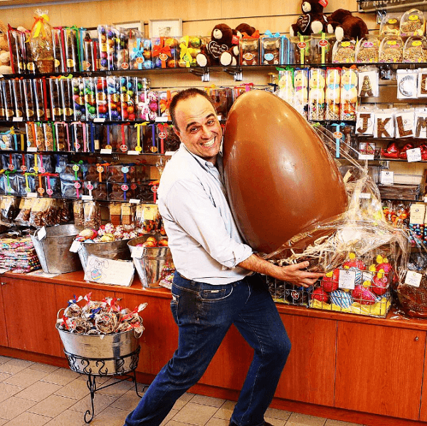 John Kapos vytvořil Snapchat, inspirovaný velkým čokoládovým velikonočním vajíčkem.