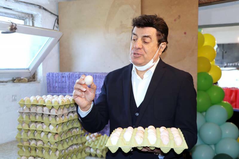 Slavný zpěvák Coşkun Sabah založil farmu: nyní „Yumurtacı Coşkun“
