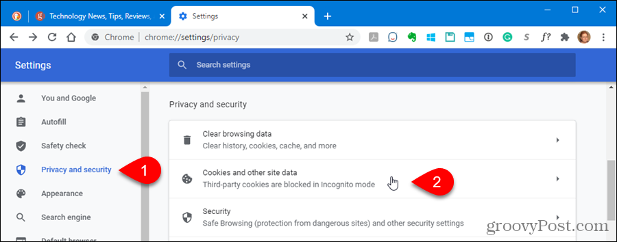 V nastavení ochrany osobních údajů a zabezpečení v prohlížeči Chrome klikněte na Soubory cookie a data stránek