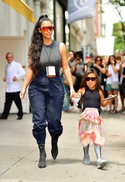 Šéfkou je dcera Kim Kardashian North