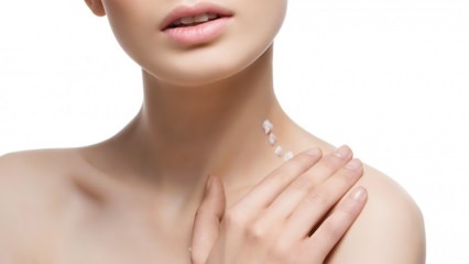 Jaké jsou nejúčinnější metody odstraňování vrásek na krku? Masáž vrásek na krku