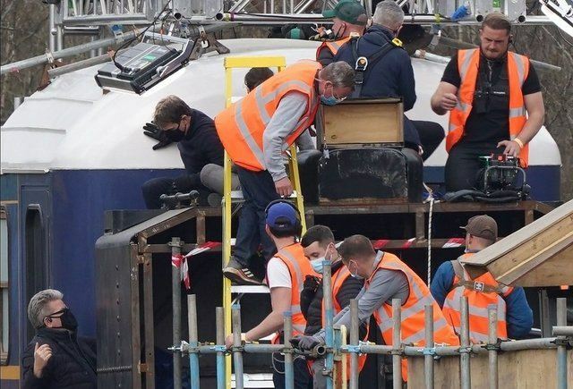 Fanoušci Toma Cruise tlačili na set!