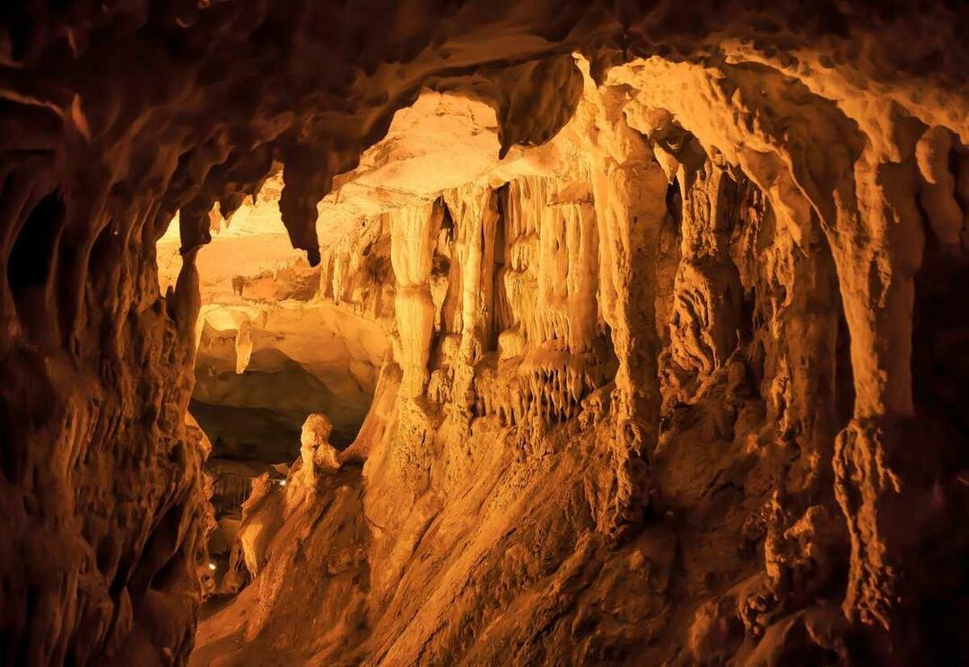 jeskyně Dupnisa