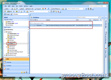 Pošta k odeslání aplikace Outlook zobrazující naplánovaný e-mail 