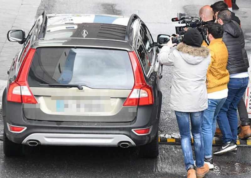 Odtud odešel Kenan imirzalıoğlu, který nastoupil do svého auta.