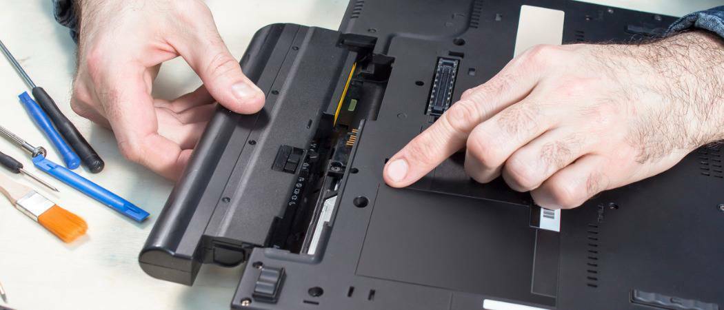 Je provoz notebooku bez baterie bezpečný pro vás a zařízení?