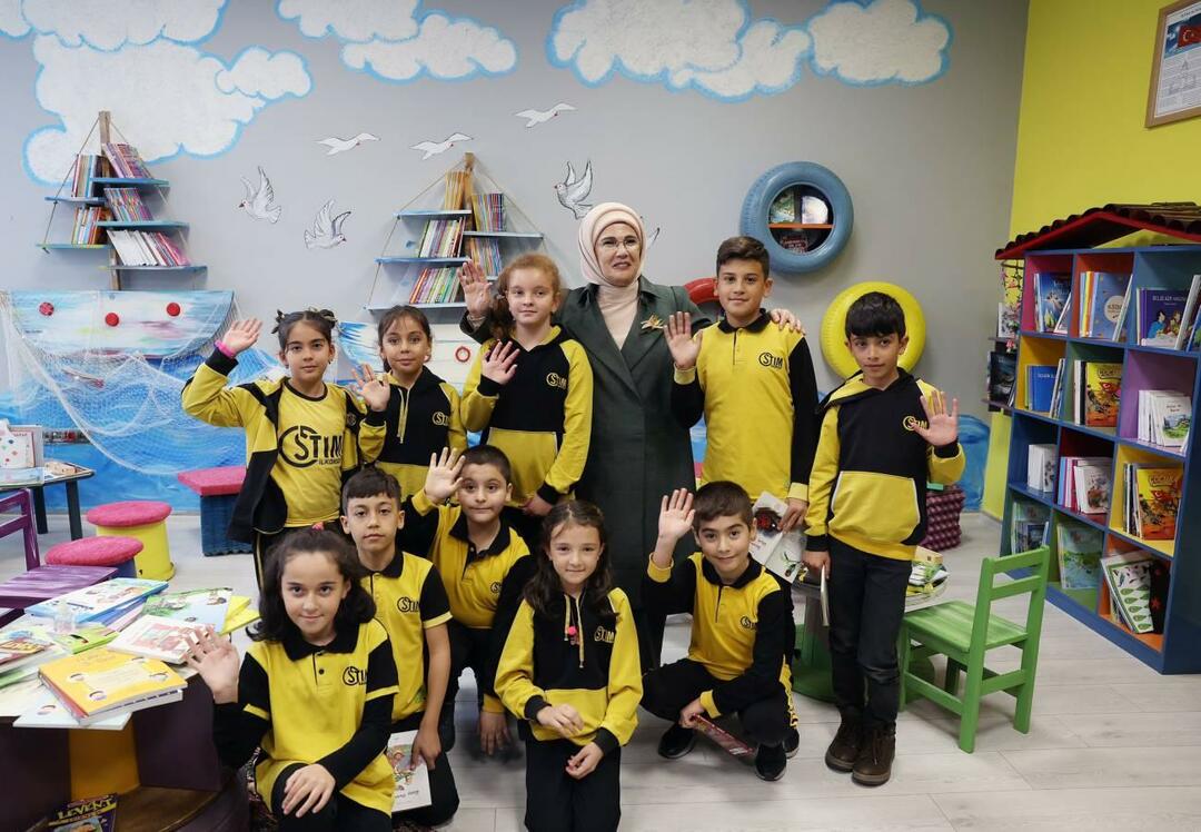 Emine Erdoğan se setkala s dětmi v Ankaře