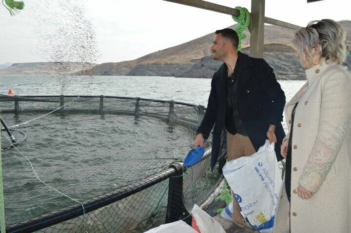 Kürşat Kılıç opustil bankovnictví a stal se producentem ryb se svou ženou!