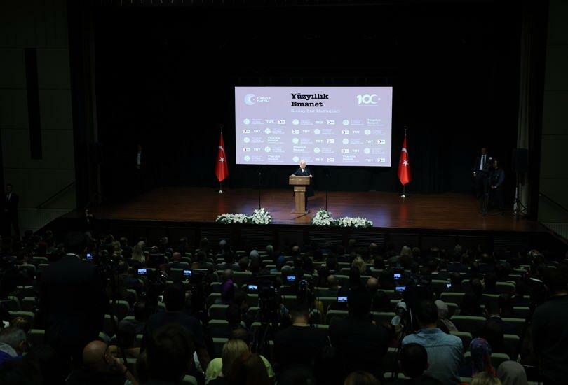 Výstava dopisů vězňů z Červeného půlměsíce ke sté výročí první dámy Erdoğan