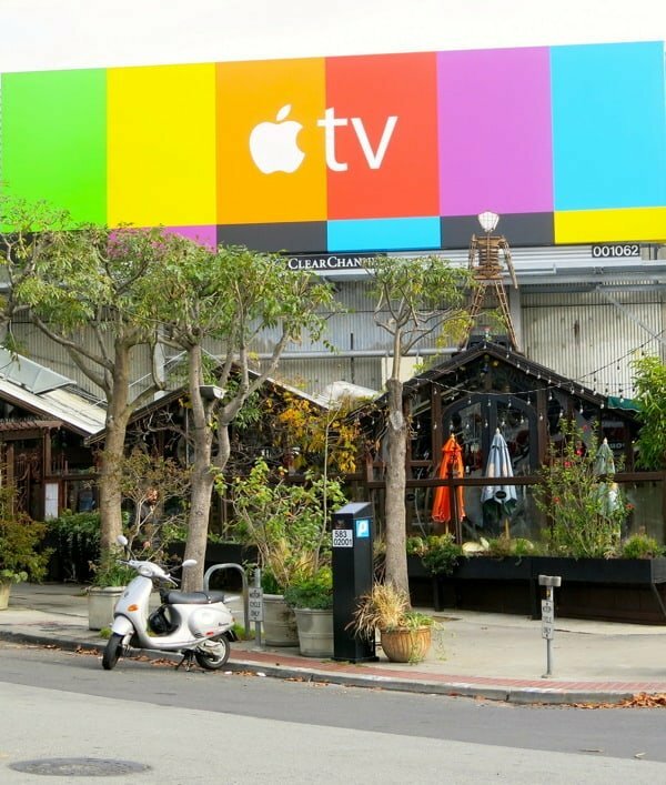 Apple TV přes kavárně flóry