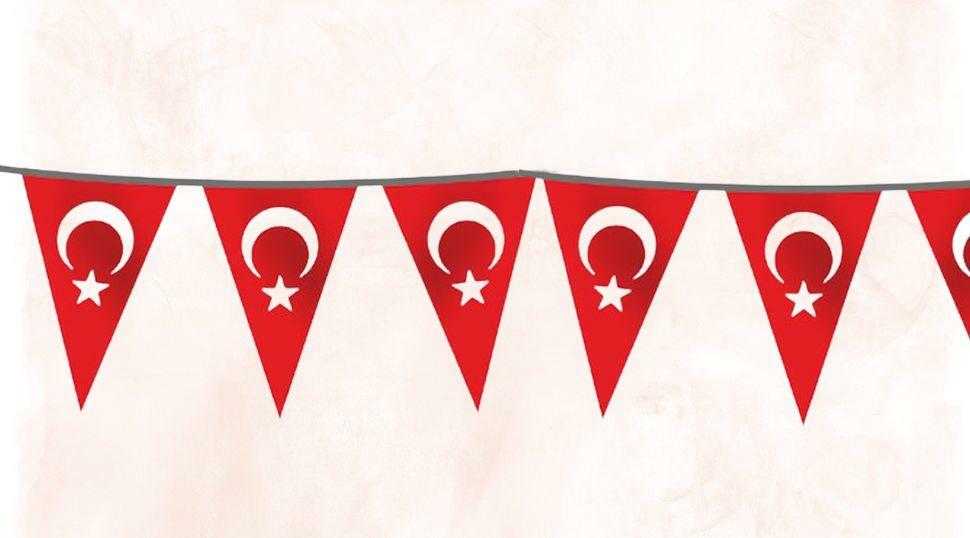 Özgüvenal String Ornament Triangle Turecká vlajka