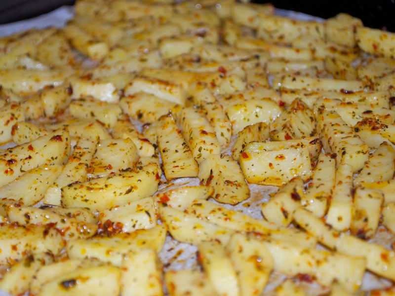 Jak udělat pikantní brambory v troubě? Nejjednodušší recept na pečené brambory