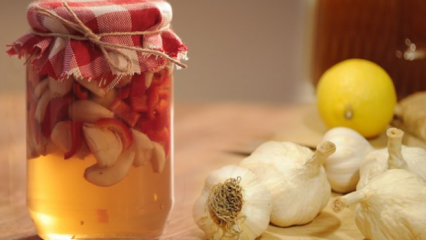 Česnekové okurky s jablečným octem, oslabující 24 kilogramů za 3 měsíce