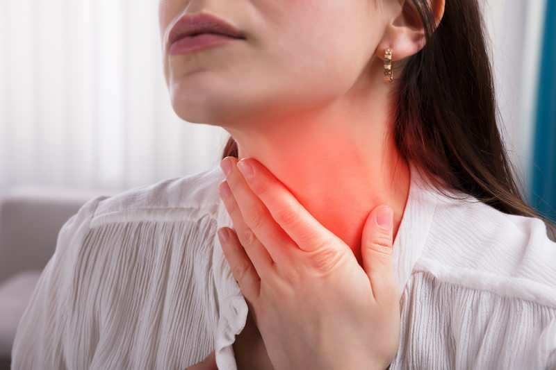 faryngitida je vidět s bolestmi v krku