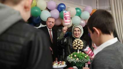 Příspěvek první dámy Erdogana o iftaru, který hostili děti v Domech lásky