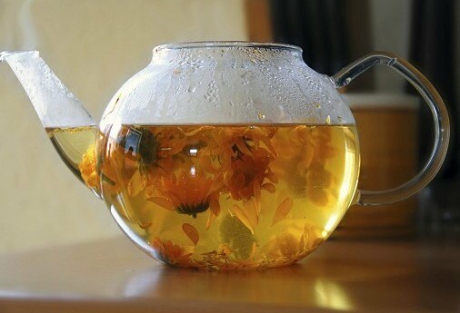 Pokud nalijete vroucí vodu při vaření bylinného čaje ...