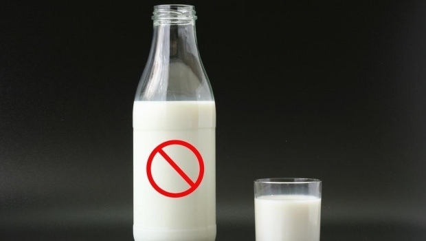 Měla by být dětem podáváno kravské mléko?