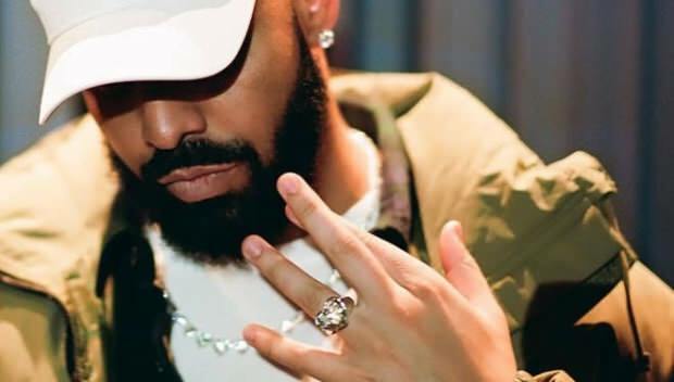 Drakeova náhrdelník ve výši 1 milionu dolarů získal sociální média!