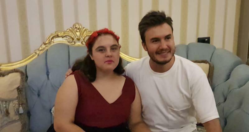 mustafa ceceli setkání s dívkou s Downovým syndromem