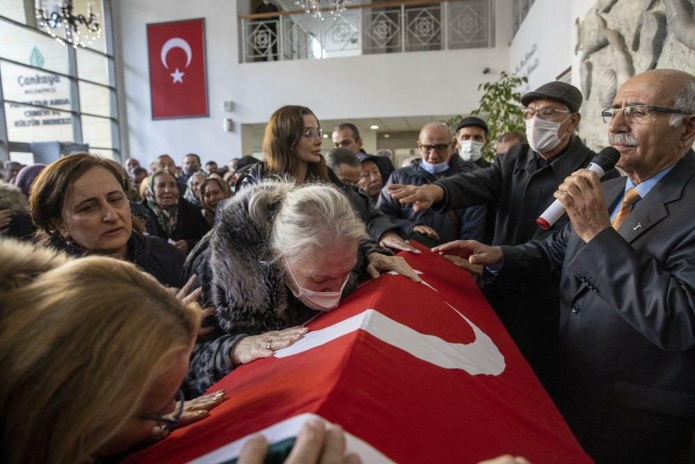 Otec Özge Ulusoye se rozloučil s jeho poslední cestou