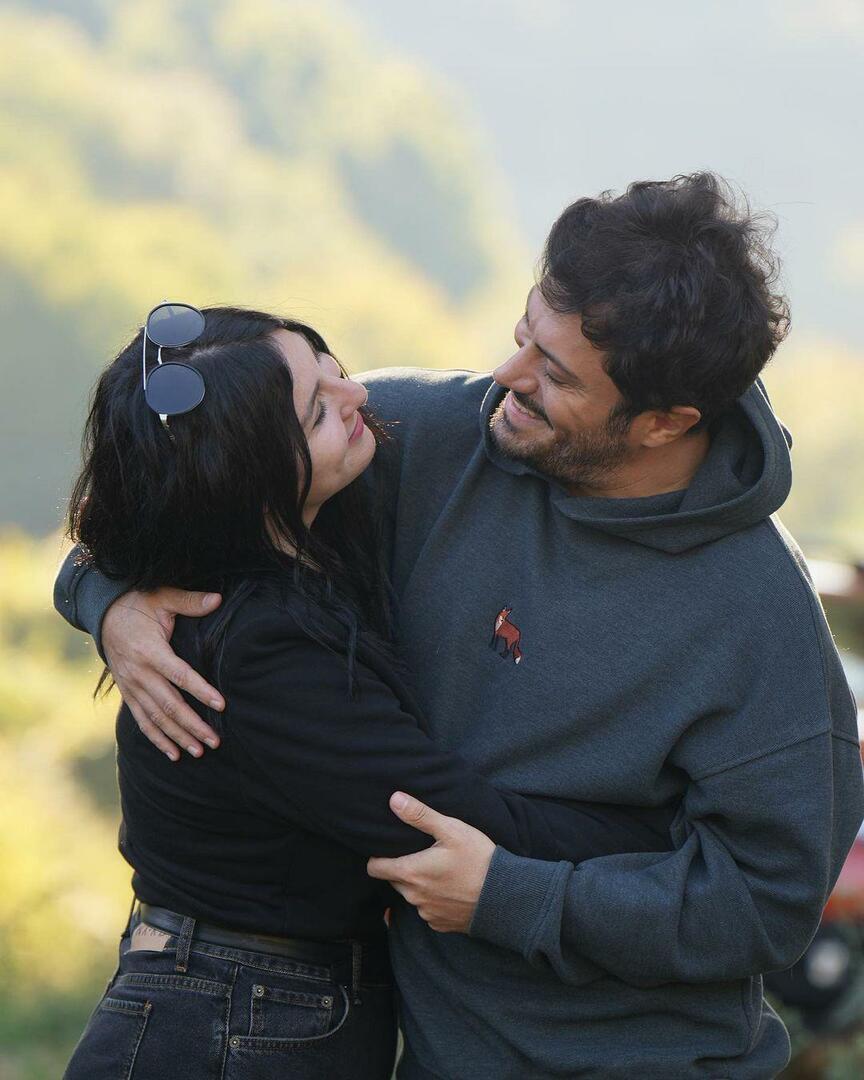 Yasemin Saklıoğlu a její manžel Burak Yırır
