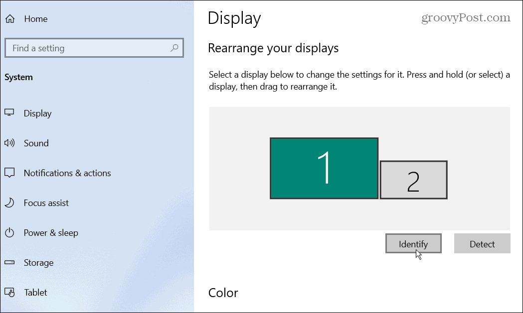 identifikace monitorů windows 10