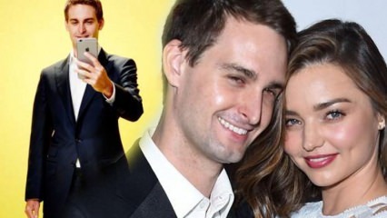 Miranda Kerr, modelová manželka zakladatele Snapchata, Evanova tvář je oteklá!