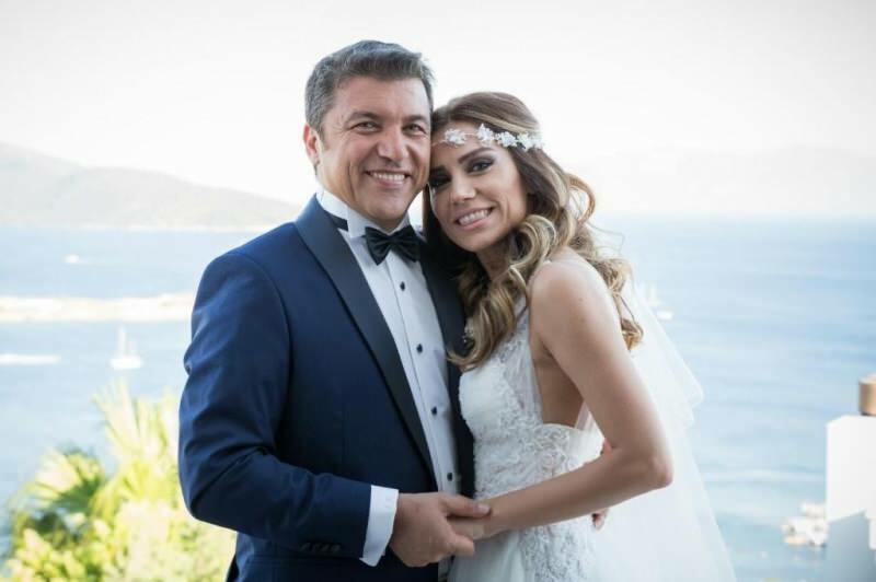 Svatební fotografie Ismail Küçükkaya a jeho bývalé manželky Edy Demirci