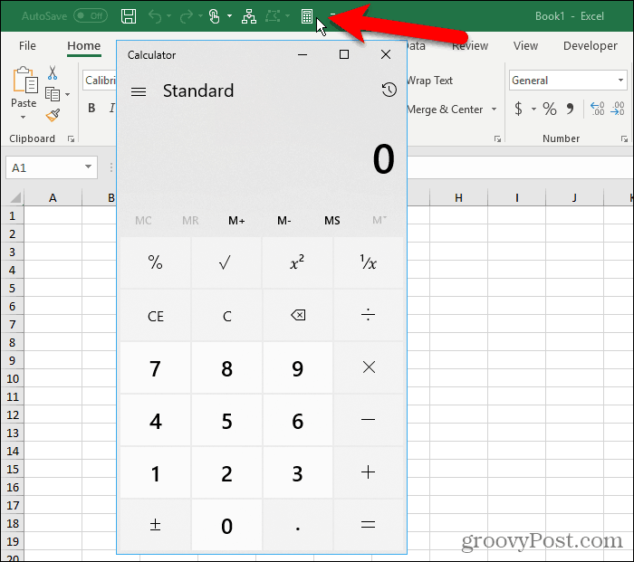 Kalkulačka systému Windows na panelu nástrojů Rychlý přístup v Excelu