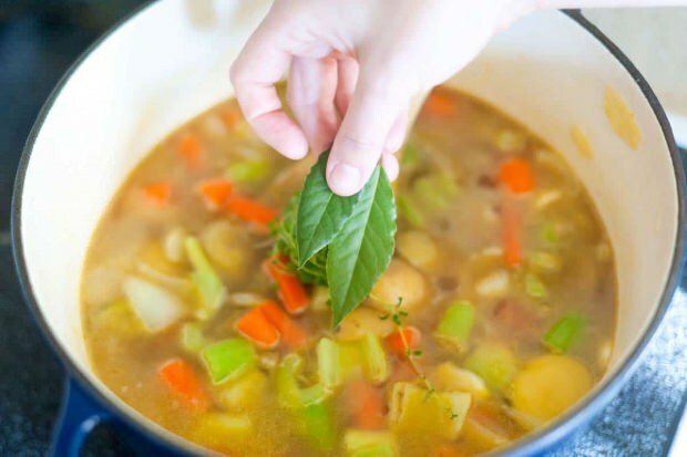 Do zimní zeleninové polévky můžete přidat mátu