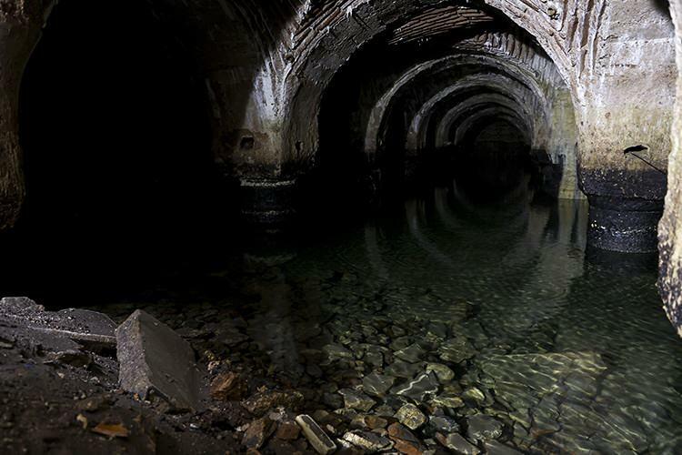 Scény z černomořské cisterny Madrasa