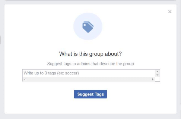 Vyskakovací okno nalezené ve Skupinách na Facebooku žádá členy, aby navrhli značky popisující skupinu.