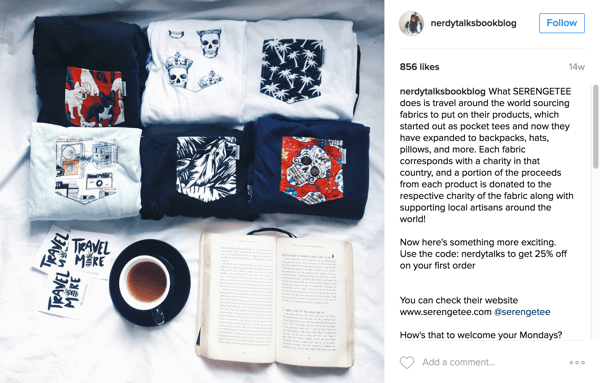 Nerdy Talks Book Blog obsahuje produkty Serengetee a informuje sledující o příčině na Instagramu.