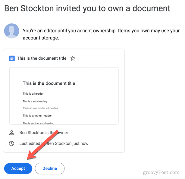 E-mail s pozvánkou k přijetí nebo odmítnutí vlastnictví souboru Dokumentů Google