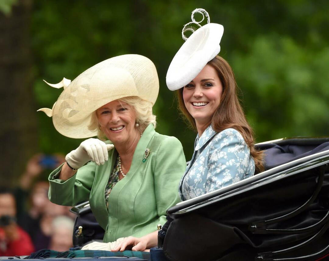 Kate Middleton a Camilla, anglická královna 