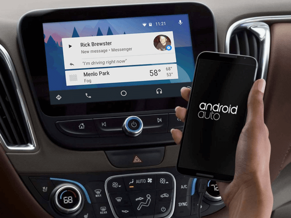 Facebook zavedl integraci Android Auto pro Messenger.