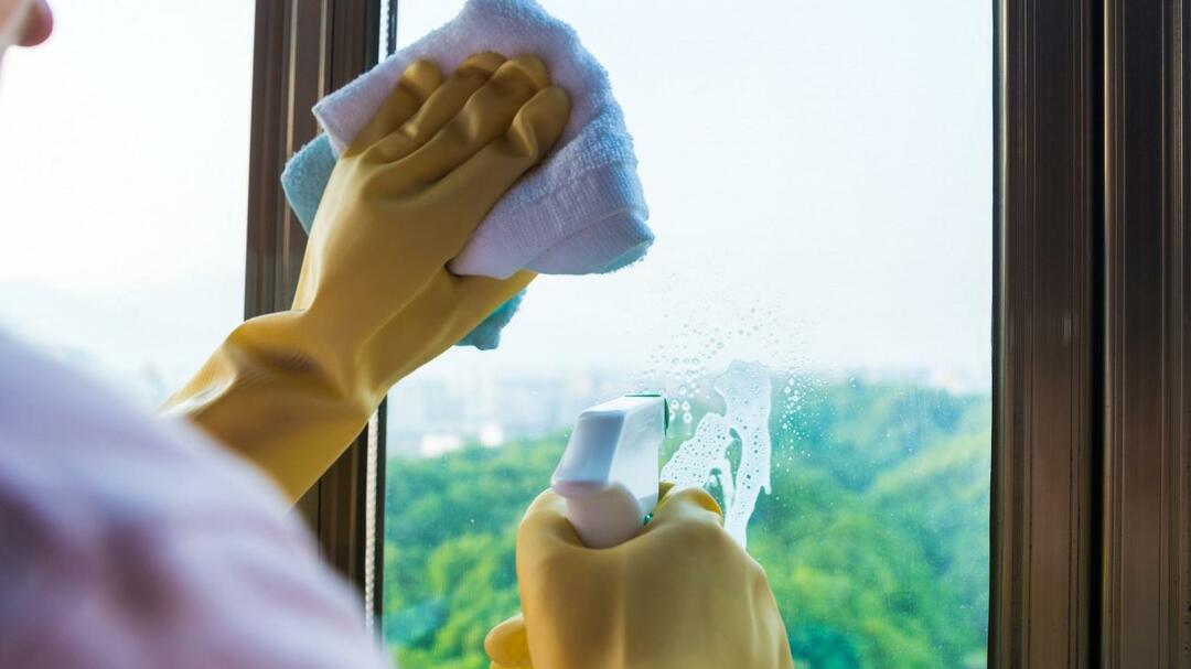 Jak se čistí okna? Směs, která nezanechává skvrny při utírání skla! Aby okna nezadržovala dešťovou vodu