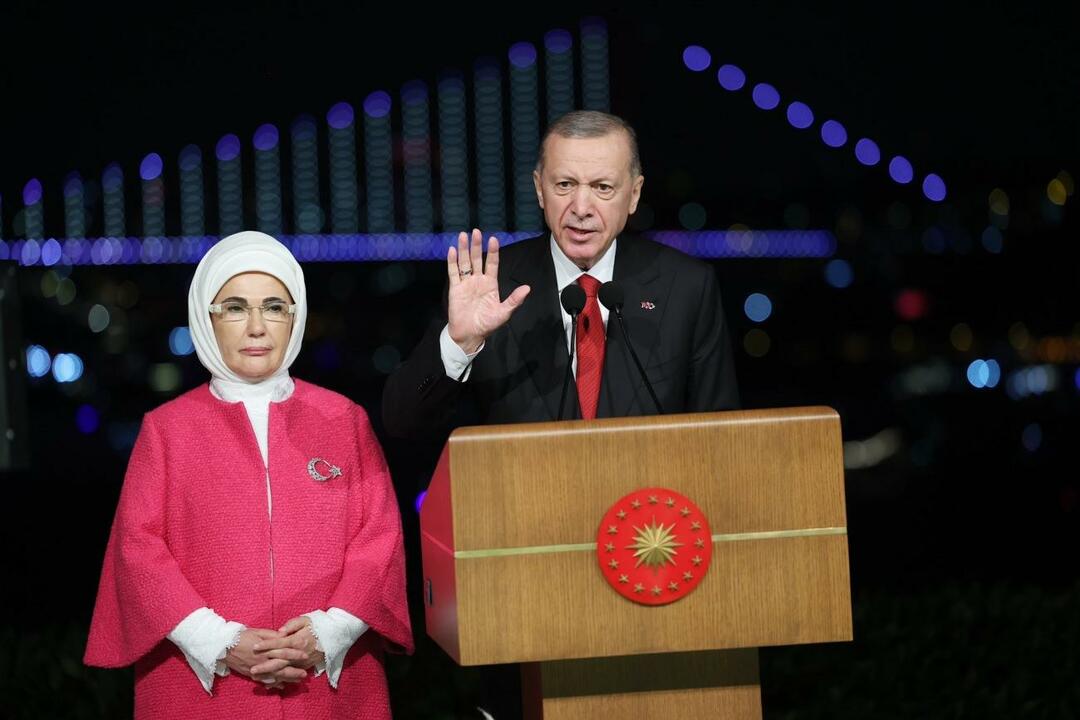 100. narozeniny první dámy Erdoğanové. ročník poselství: "Republika je neměnným průvodcem naší budoucnosti!"