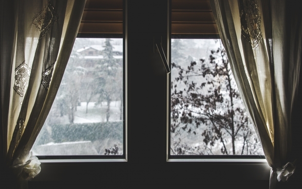Jaké jsou způsoby, jak udržet dům v teple v zimě? Jak je udržován teplý interiér domu?