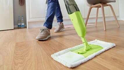 Měli byste podlahy otřít šroubem nebo mopem? 