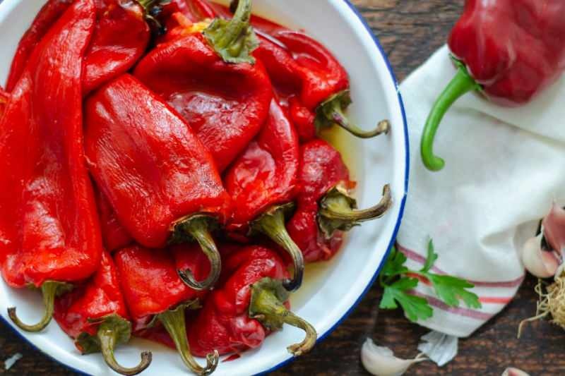 Jak snadno oloupat pečené papriky? Nejjednodušší způsob, jak oloupat pečené papriky