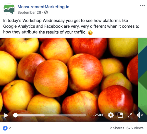 Toto je snímek obrazovky příspěvku na Facebooku ze stránky MeasurementMarking.io. Tento příspěvek také ukazuje video, které propaguje hlavní magnet Workshopu Chrisa Mercera Středy. Uživatelé, kteří sledují nebo klikají na video, možná splnili cíl zvyšování povědomí.