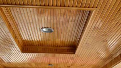 Co je strop panelu? Jaké materiály se používají ve stropě panelu?