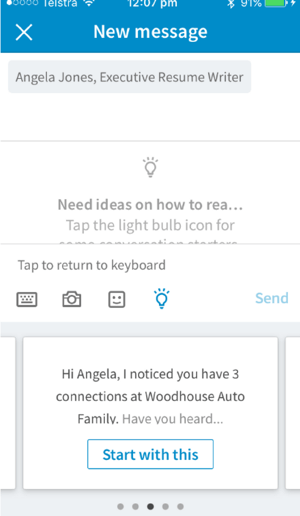 Mobilní aplikace LinkedIn poskytuje spouštěče konverzací na základě připojení, kterému chcete poslat zprávu.