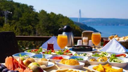 Kde jsou nejlepší snídaňová místa v Istanbulu? Návrhy na snídaňová místa protkaná přírodou...