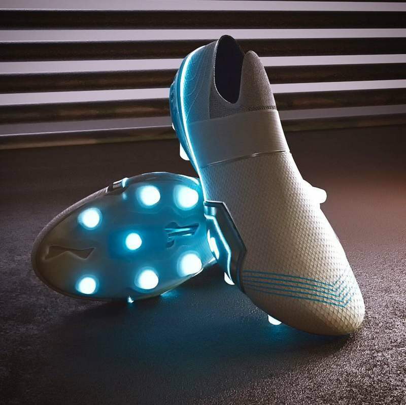 Boty „Tesla“ od návrhářů Nike a Adidas
