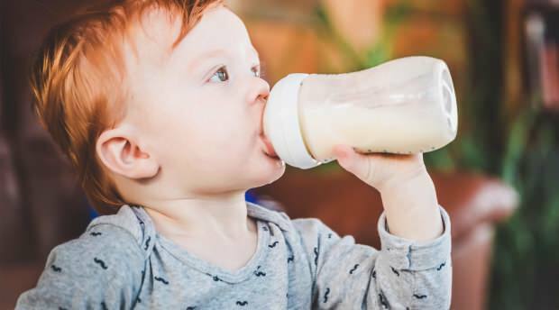 Co je alergie na kravské mléko u kojenců?