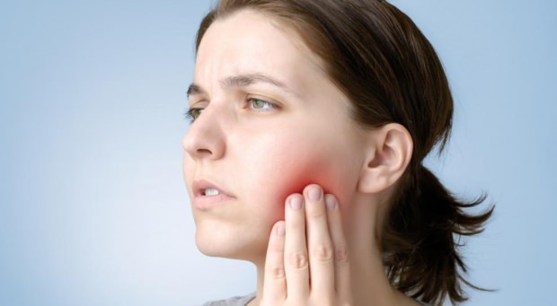 Co způsobuje zubní absces? Jaké jsou příznaky a kolik dní to trvá? Přírodní řešení zubního abscesu ...