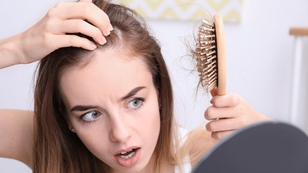 nedostatek zinku způsobuje vypadávání vlasů
